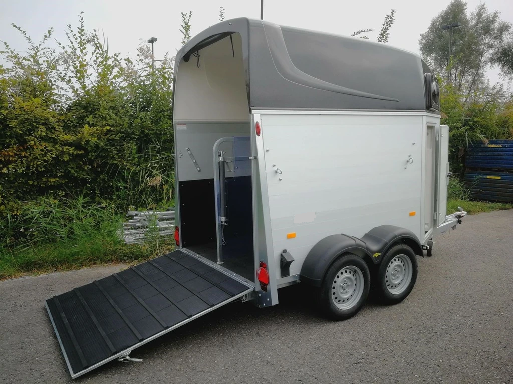 Remorque pour chevaux 2 places HUMBAUR – Image 3
