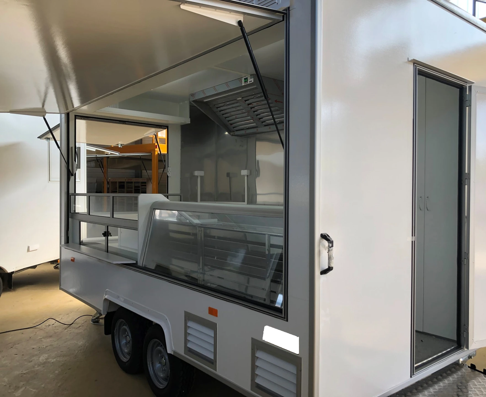 Remorque stand de vente réfrigérer – Image 2