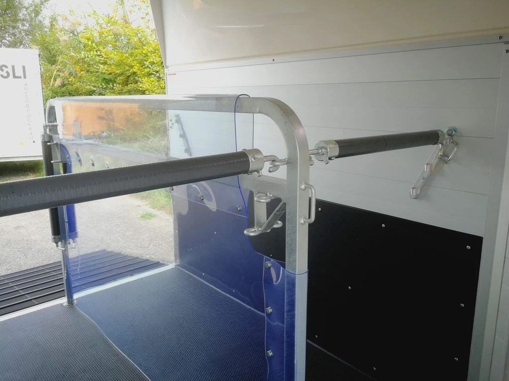 Remorque pour chevaux 2 places HUMBAUR – Image 10