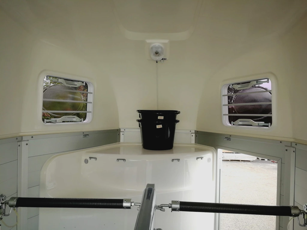 Remorque pour chevaux 2 places HUMBAUR – Image 8